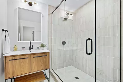 Bath - 9903 Shadow Rd, La Mesa, CA 91941 photo 4 of 6