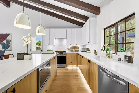 Kitchen - 9903 Shadow Rd, La Mesa, CA 91941 photo 1 of 8