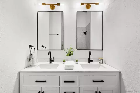 Bath - 9903 Shadow Rd, La Mesa, CA 91941 photo 5 of 6