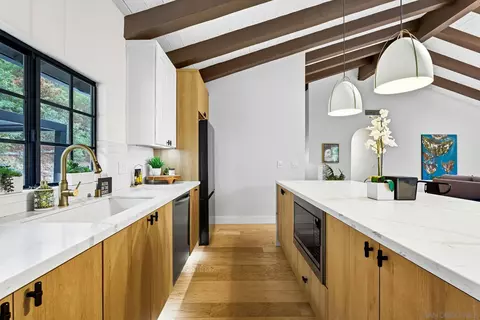 Kitchen - 9903 Shadow Rd, La Mesa, CA 91941 photo 4 of 8