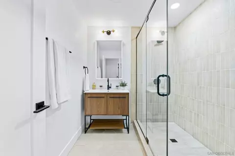 Bath - 9903 Shadow Rd, La Mesa, CA 91941 photo 3 of 6