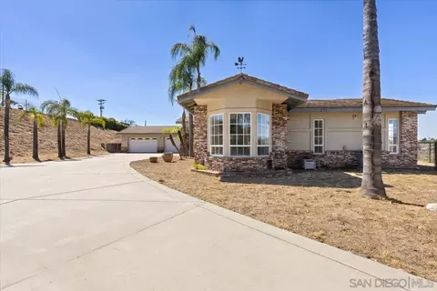 Exterior - 2749 Los Alisos Dr, Fallbrook, CA 92028 photo 2 of 4
