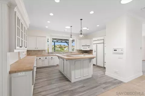 Kitchen - 2749 Los Alisos Dr, Fallbrook, CA 92028 photo 2 of 2