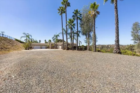 Exterior - 2749 Los Alisos Dr, Fallbrook, CA 92028 photo 1 of 4