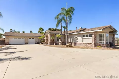 Exterior - 2749 Los Alisos Dr, Fallbrook, CA 92028 photo 3 of 4