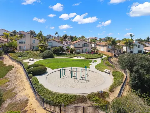 View/Area - 6438 Agate Way, Carlsbad, CA 92011 photo 7 of 11