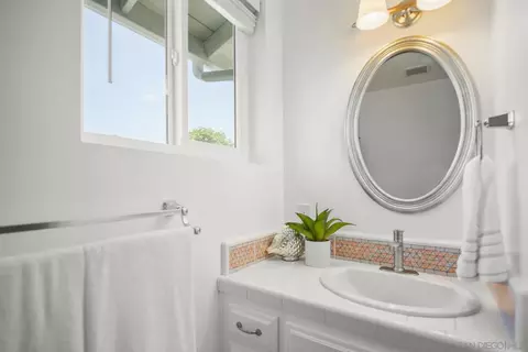 Bath - 620 Coronado Ave, Coronado, CA 92118 photo 3 of 3