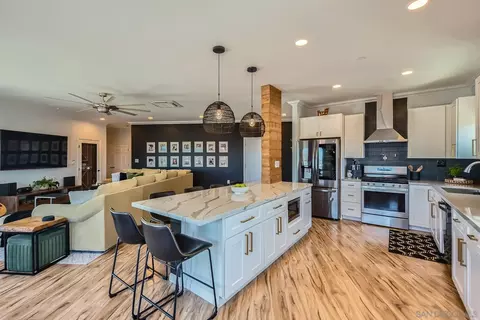 9180 Tokaj Ln, Spring Valley, CA 91977 photo 2