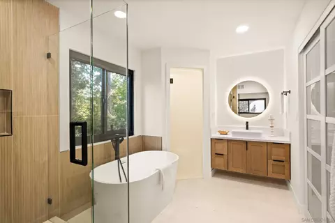 Bath - 4703 Helix Glen Dr, La Mesa, CA 91941 photo 3 of 10