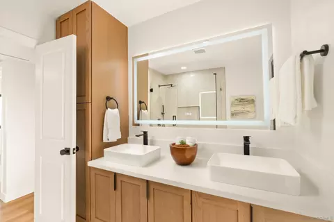 Bath - 4703 Helix Glen Dr, La Mesa, CA 91941 photo 7 of 10