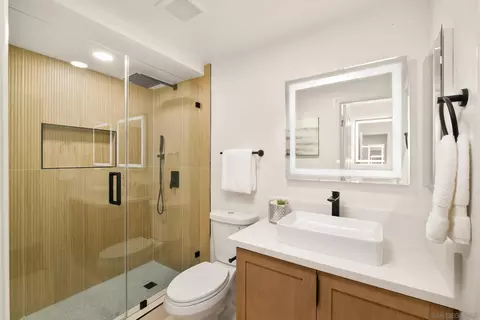 Bath - 4703 Helix Glen Dr, La Mesa, CA 91941 photo 9 of 10