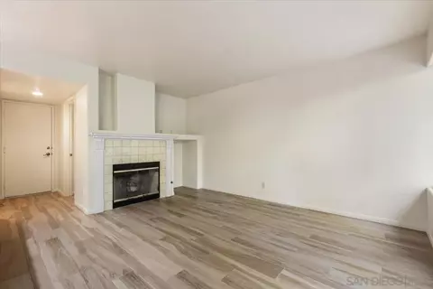 Living - 2130 Anda Lucia Way, Oceanside, CA 92056 photo 7 of 8