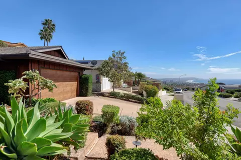 5533 Moonlight Ln, La Jolla, CA 92037 photo 4