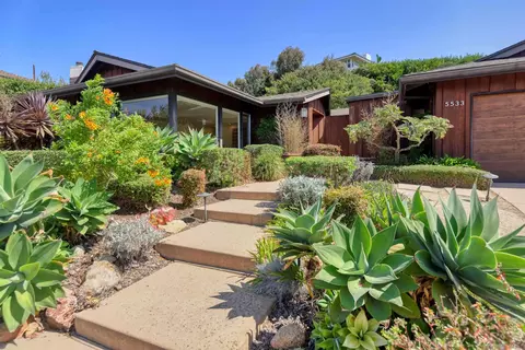 5533 Moonlight Ln, La Jolla, CA 92037 photo 3