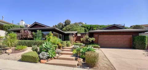 5533 Moonlight Ln, La Jolla, CA 92037