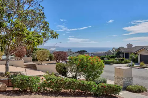 5533 Moonlight Ln, La Jolla, CA 92037 photo 2