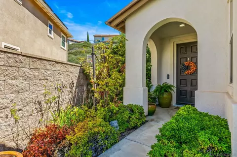 Exterior - 32137 Sycamore Ct, Temecula, CA 92592 photo 6 of 10