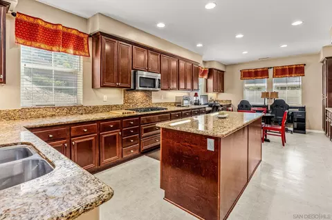Kitchen - 32137 Sycamore Ct, Temecula, CA 92592 photo 2 of 3