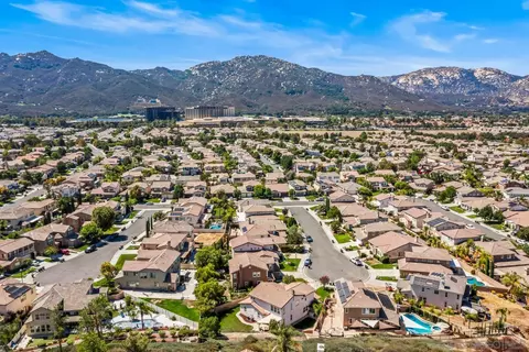 View/Area - 32137 Sycamore Ct, Temecula, CA 92592 photo 3 of 4