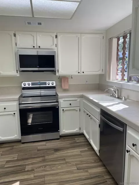 Kitchen - 16660 Roca Dr, San Diego, CA 92128 photo 3 of 4
