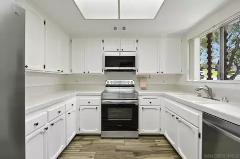 Kitchen - 16660 Roca Dr, San Diego, CA 92128 photo 2 of 4