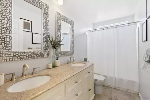 Bath - 694 Summer View Cir, Encinitas, CA 92024 photo 2 of 3