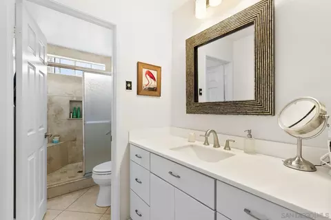 Bath - 694 Summer View Cir, Encinitas, CA 92024 photo 1 of 3