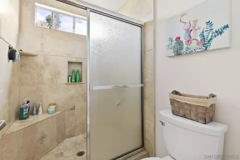 Bath - 694 Summer View Cir, Encinitas, CA 92024 photo 3 of 3