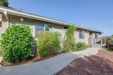 9753 Shamrock Ln, Lakeside, CA 92040