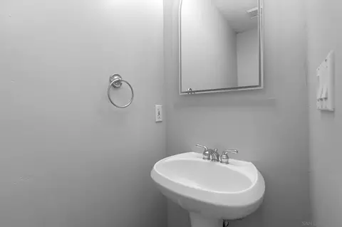 Bath - 9753 Shamrock Ln, Lakeside, CA 92040 photo 3 of 4