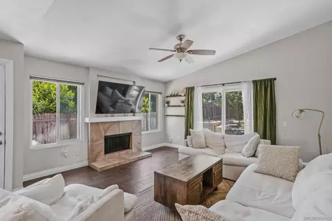 1701 Rosemary Ct, Escondido, CA 92026