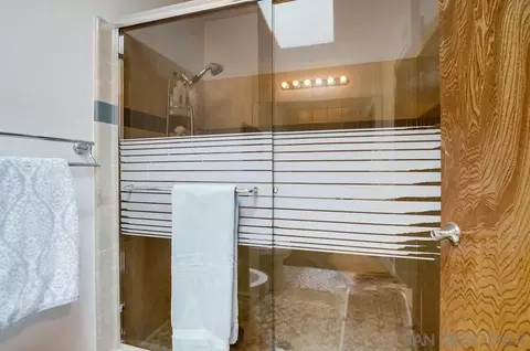 Bath - 4742 Mount Helix Dr, La Mesa, CA 91941 photo 3 of 4