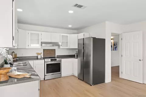 Kitchen - 25311 Jesmond Dene Rd, Escondido, CA 92026 photo 4 of 6