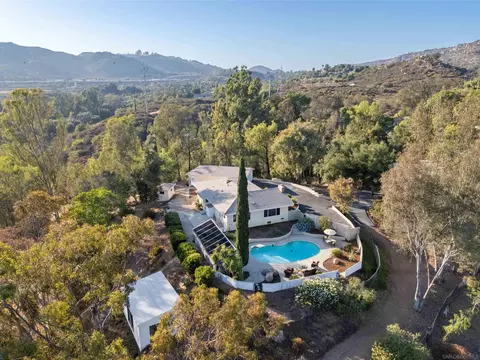 25311 Jesmond Dene Rd, Escondido, CA 92026