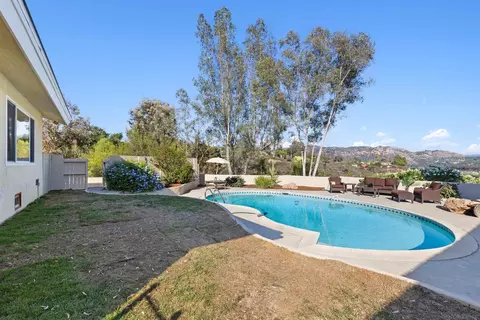 Exterior - 25311 Jesmond Dene Rd, Escondido, CA 92026 photo 3 of 11