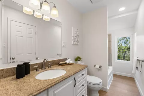 Bath - 25311 Jesmond Dene Rd, Escondido, CA 92026 photo 2 of 4