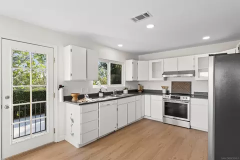 Kitchen - 25311 Jesmond Dene Rd, Escondido, CA 92026 photo 2 of 6