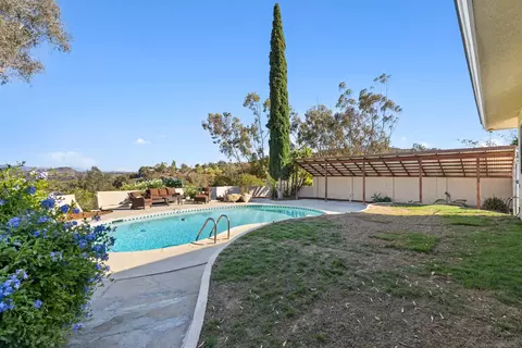 Exterior - 25311 Jesmond Dene Rd, Escondido, CA 92026 photo 7 of 11