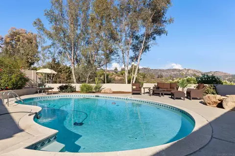 Exterior - 25311 Jesmond Dene Rd, Escondido, CA 92026 photo 2 of 11
