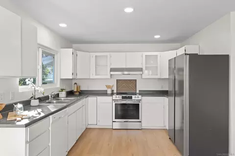 Kitchen - 25311 Jesmond Dene Rd, Escondido, CA 92026 photo 5 of 6
