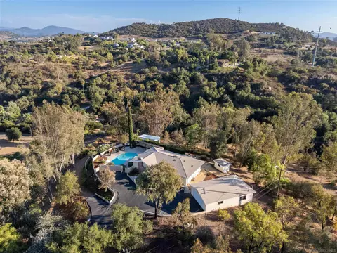 View/Area - 25311 Jesmond Dene Rd, Escondido, CA 92026 photo 3 of 6