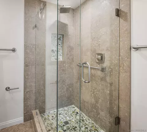Bath - 812 E Washington Ave #A, Escondido, CA 92025 photo 2 of 3