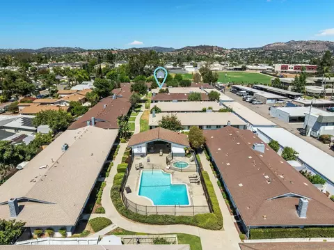 View/Area - 812 E Washington Ave #A, Escondido, CA 92025 photo 3 of 10