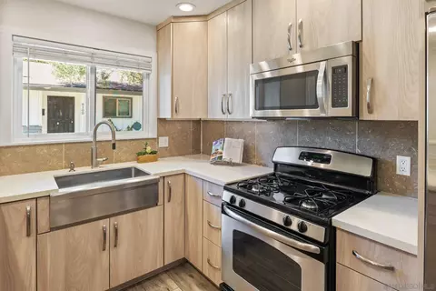 Kitchen - 812 E Washington Ave #A, Escondido, CA 92025 photo 6 of 8