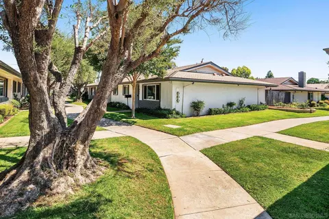 Exterior - 812 E Washington Ave #A, Escondido, CA 92025 photo 4 of 10