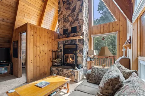 Living - 4851 Belvedere Dr, Julian, CA 92036 photo 2 of 3