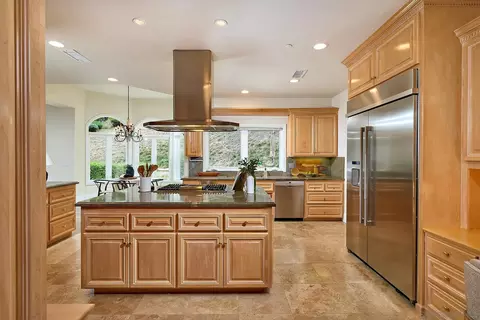 Kitchen - 1691 Tecalote Dr, Fallbrook, CA 92028 photo 2 of 2