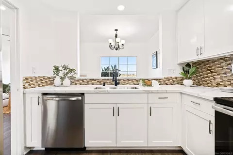 Kitchen - 1544 Via Risa, San Marcos, CA 92078 photo 3 of 3