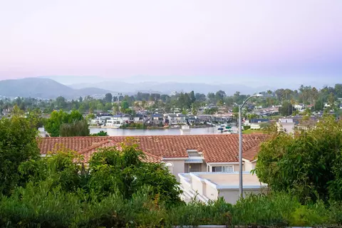 View/Area - 1544 Via Risa, San Marcos, CA 92078 photo 5 of 10