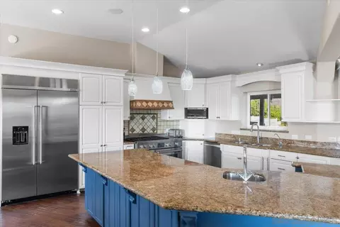 Kitchen - 2162 Shire Dr, El Cajon, CA 92019 photo 3 of 6